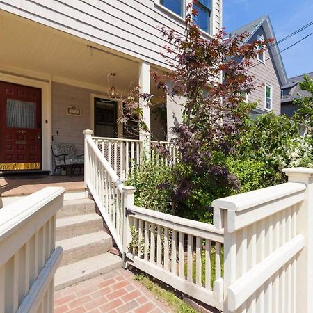 Charming Harvard Victorian Кембридж Экстерьер фото